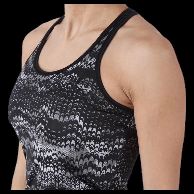 Röhnisch Long Racerback AOP Black Svart Hot