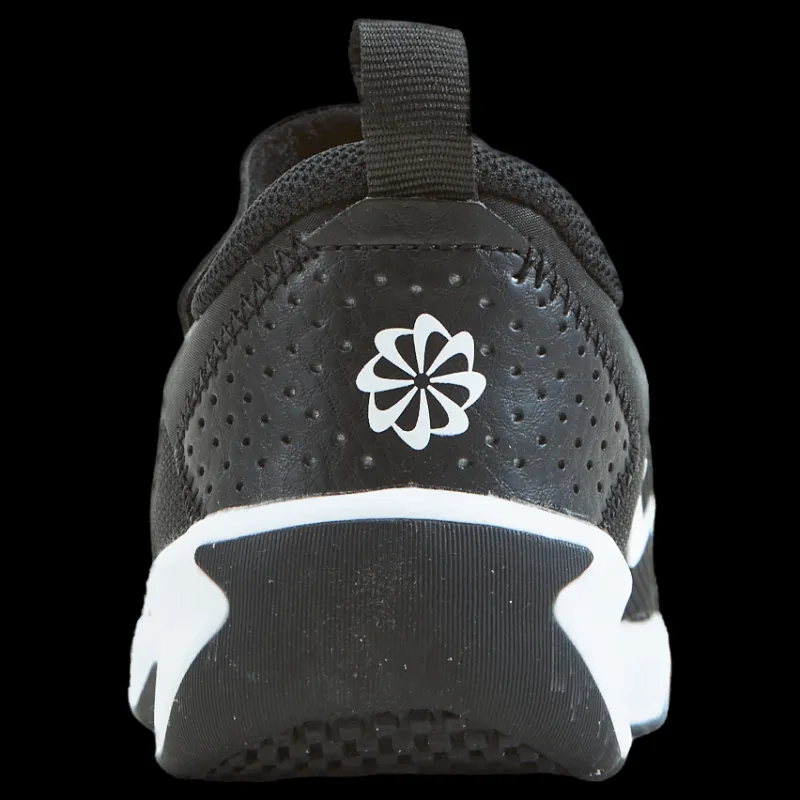 Nike Omni Multi-Court Little Kids' Shoes BLACK/WHITE Svart och Vit