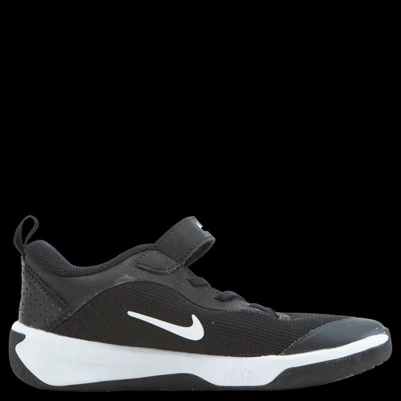Nike Omni Multi-Court Little Kids' Shoes BLACK/WHITE Svart och Vit