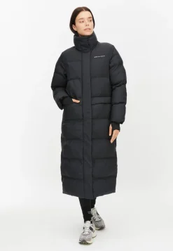 New Röhnisch Reign Coat Black