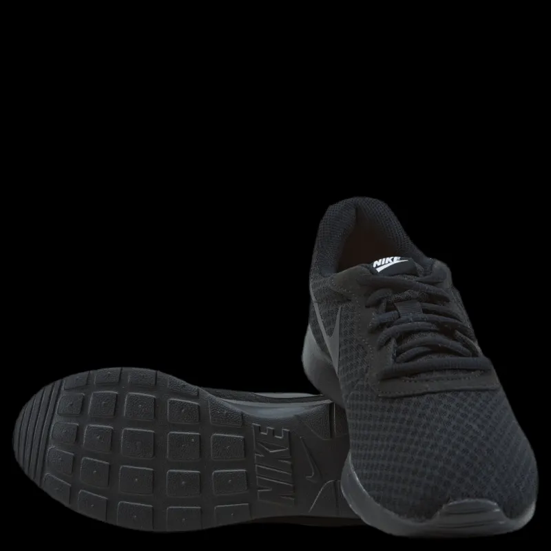 Nike Tanjun Women's Shoe Black/black-white Svart Clearance