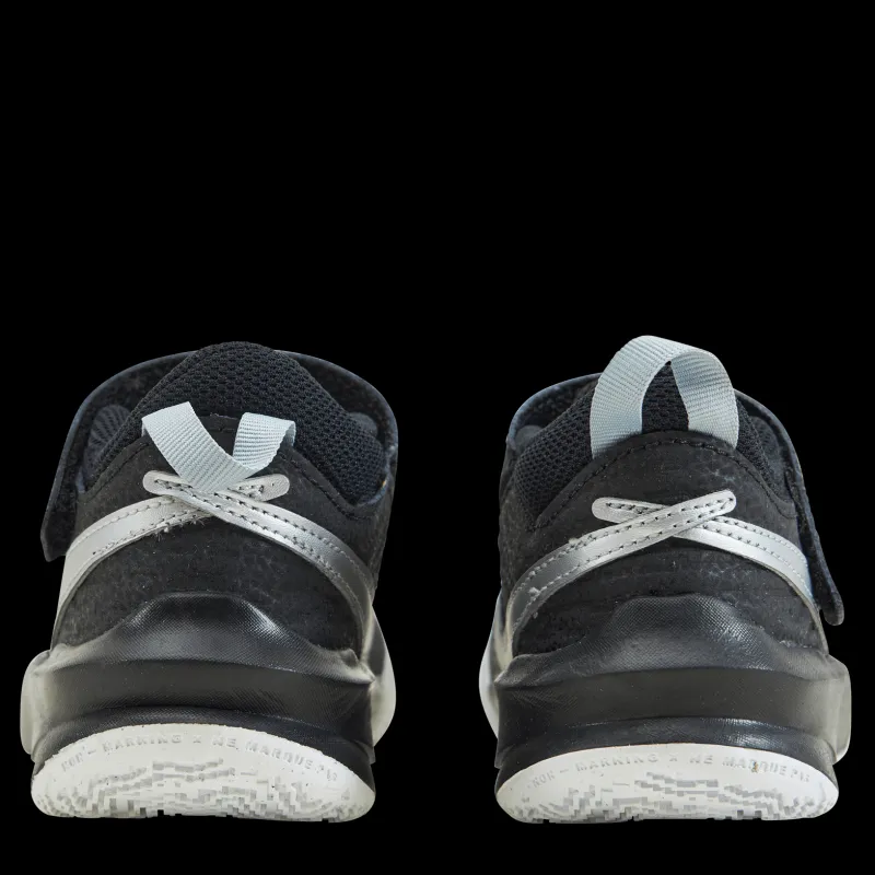 Nike Team Hustle D 10 Little Kids' Shoes BLACK/METALLIC SILVER-VOLT-WHITE Svart Best