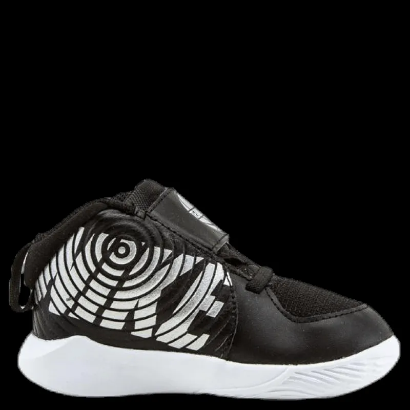 Hot Nike Team Hustle D9 TD Black/Silver Svart